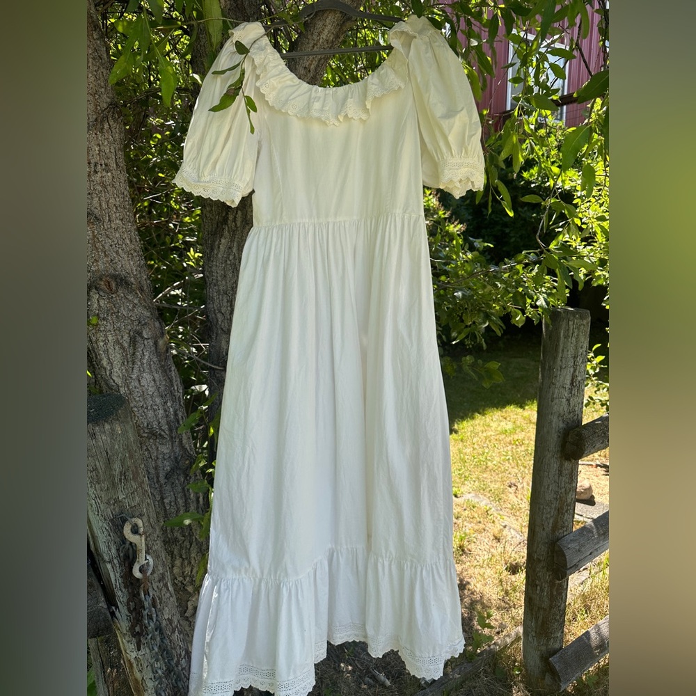 Doen Lupine Dress in Powder White